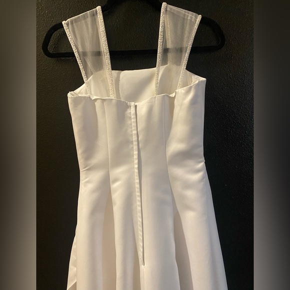 Exquisite white debutante ball gown! Size small and only worn once! - Picture 3 of 9